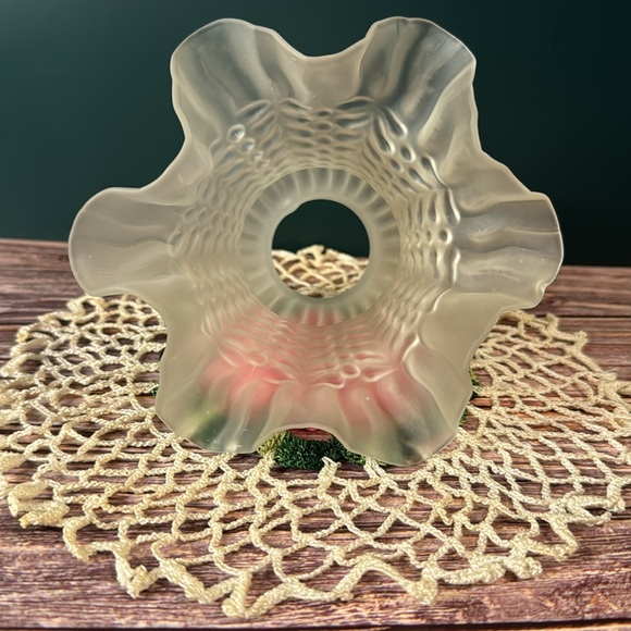 VINTAGE ART DECO FROSTED RUFFLED GLASS LAMP SHADE - Picture 2 of 4